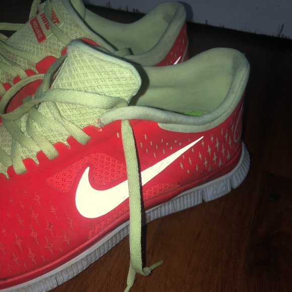 Nike 4.0 V2 - Picture 2 of 8